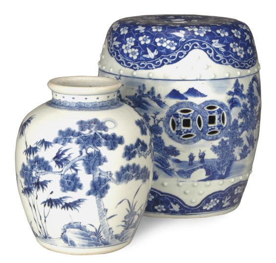 A CHINESE PORCELAIN BLUE AND WHITE SMALL GARDEN STOOL AND A BLUE AND WHITE JAR,