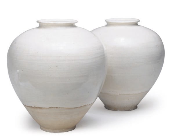 A PAIR OF TANG STYLE WHITE-GLAZED BALUSTER JARS,