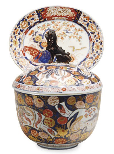 A JAPANESE PORCELAIN IMARI LARGE BOWL AND A COVER,