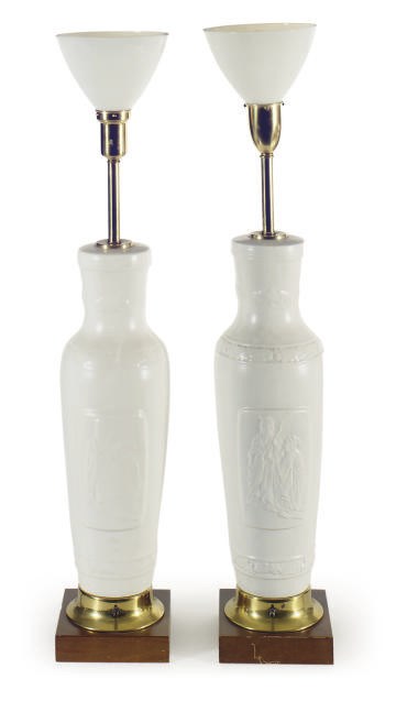 A PAIR OF WHITE CRACKLE-GLAZED TABLE LAMPS,