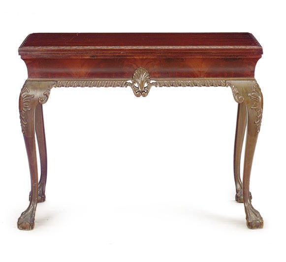 A MAHOGANY EXTENDING DINING TABLE,