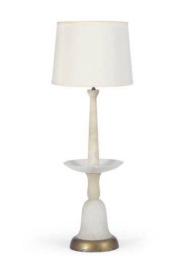 AN ALABASTER AND GILTWOOD TABLE LAMP,