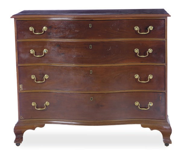 AN AMERICAN MAHOGANY SERPENTINE CHEST OF DRAWERS,