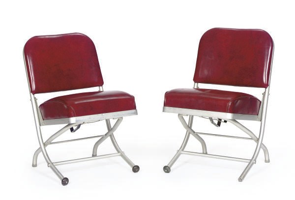 A PAIR OF ALUMINUM AND UPHOLSTERED FOLDING CHAIRS,