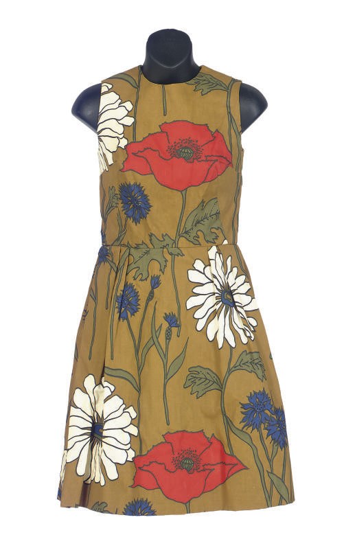 AN 'EAGLESHAM' PRINT SLEEVELESS DRESS OF ALLOVER POPPIES AND CORNFLOWERS ON CINAMMON GROUND,