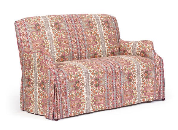 AN UPHOLSTERED SETTEE,