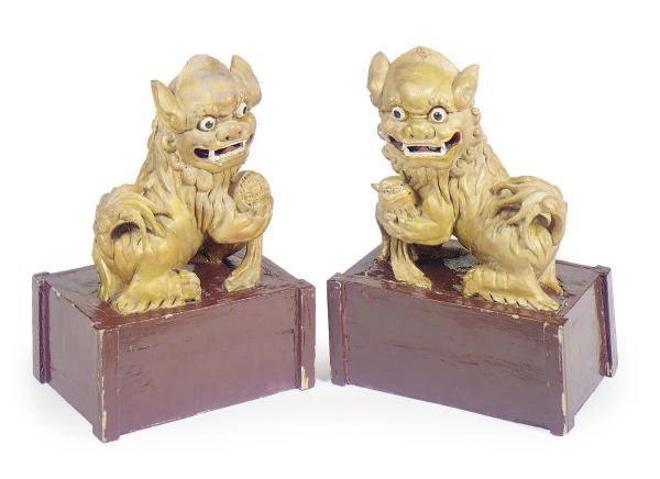 A PAIR OF SCARLET-LACQUERED AND GILTWOOD FOO DOGS,