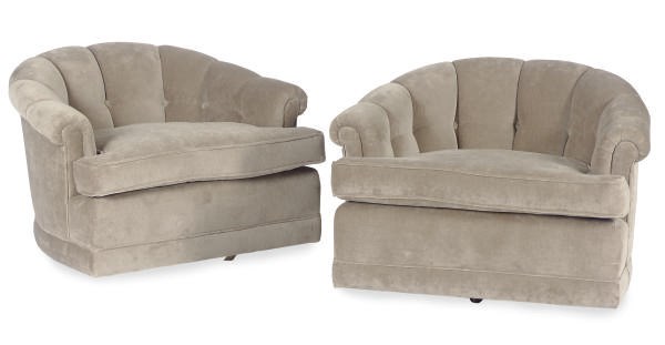 A PAIR OF UPHOLSTERED SWIVEL LOUNGE CHAIRS,