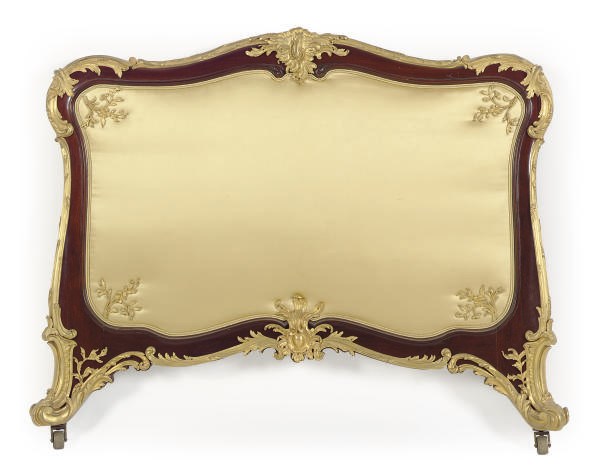 A FRENCH ORMOLU MOUNTED MAHOGANY BED,