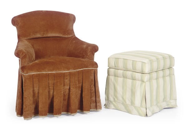 A BROWN COURDUROY UPHOLSTERD CLUB CHAIR,