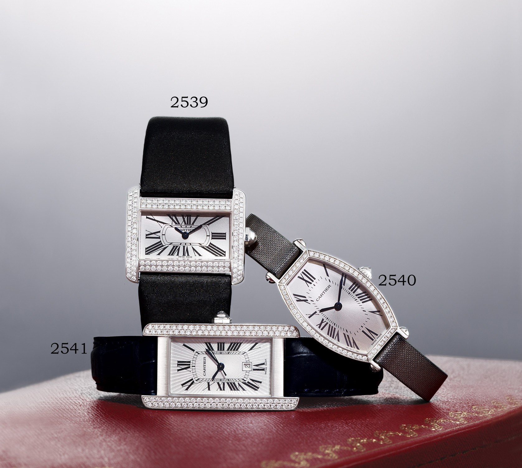 CARTIER, "MINI TANK DIVAN"

LADY'S 18K WHITE GOLD AND DIAMOND-SET RECTANGULAR WRISTWATCH