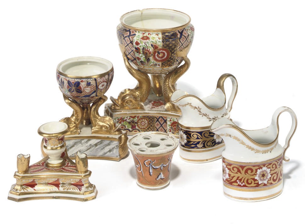 TWO CHAMBERLAIN'S WORCESTER PORCELAIN IMARI PATTERN POT-POURRI VASES AND OTHER ITEMS OF ENGLISH PORCELAIN