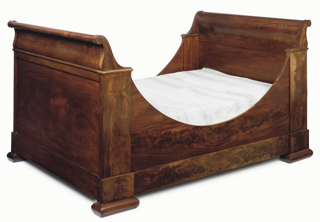 A RESTAURATION MAHOGANY LIT EN BATEAU