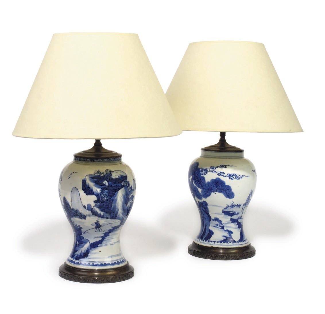 A PAIR OF CHINESE BLUE AND WHITE PORCELAIN TABLE LAMPS