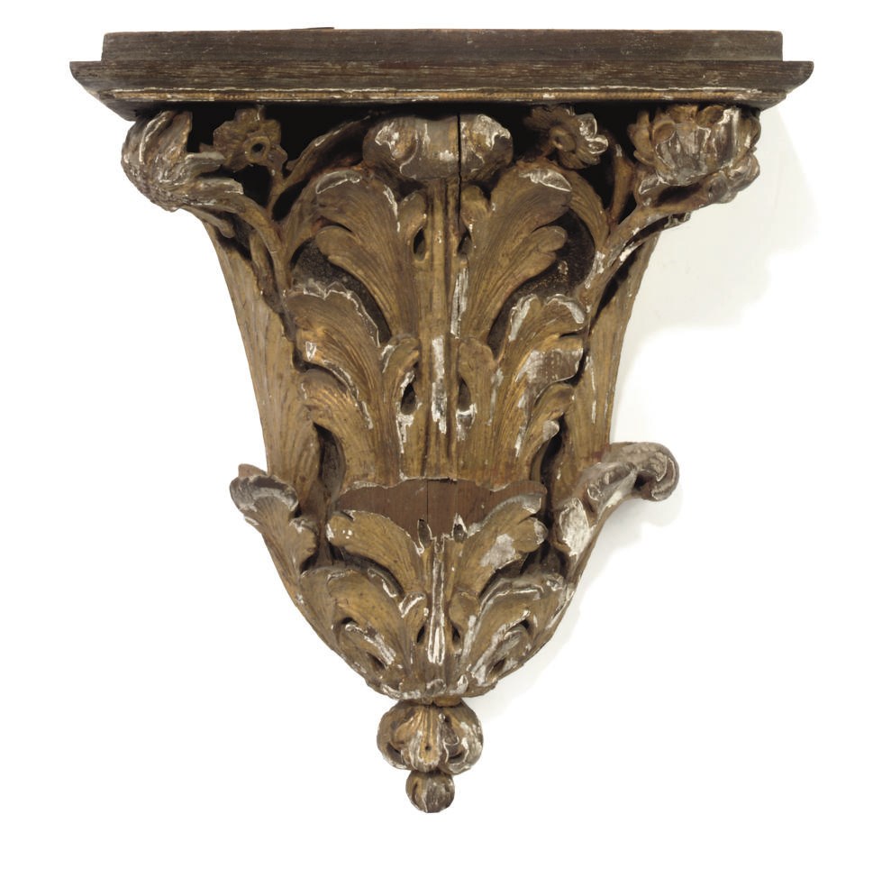 AN ENGLISH GILTWOOD WALL BRACKET