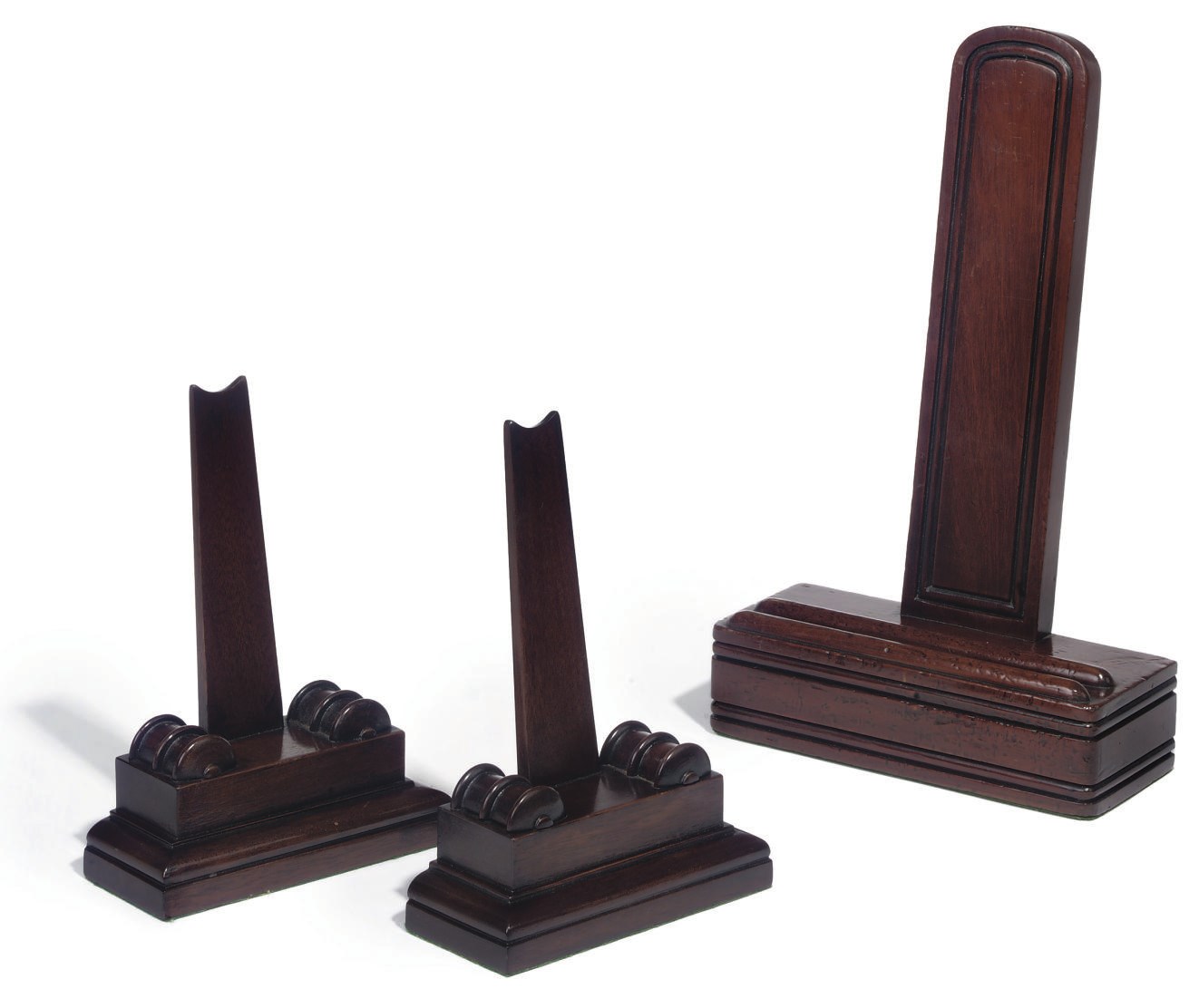 A LATE VICTORIAN MAHOGANY PLATE STAND