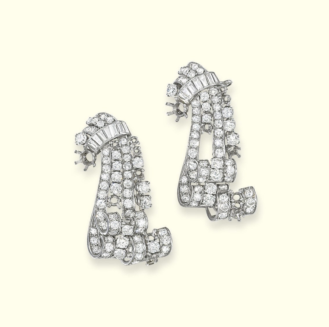 A PAIR OF DIAMOND CLIP BROOCHES