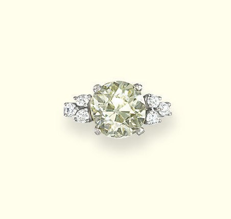 A DIAMOND SINGLE-STONE RING