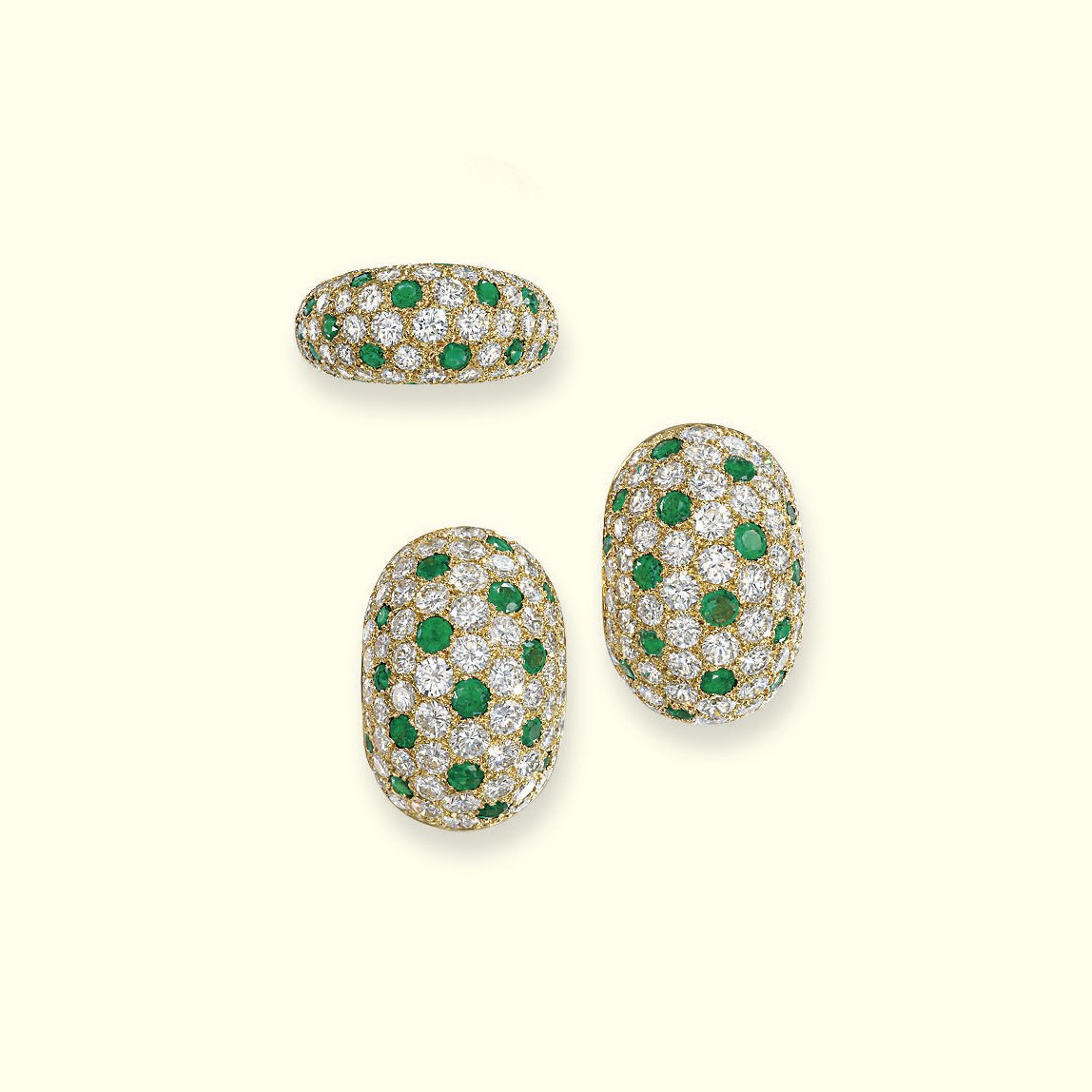 A PAIR OF EMERALD AND DIAMOND EAR CLIPS AND RING, BY VAN CLEEF & ARPELS