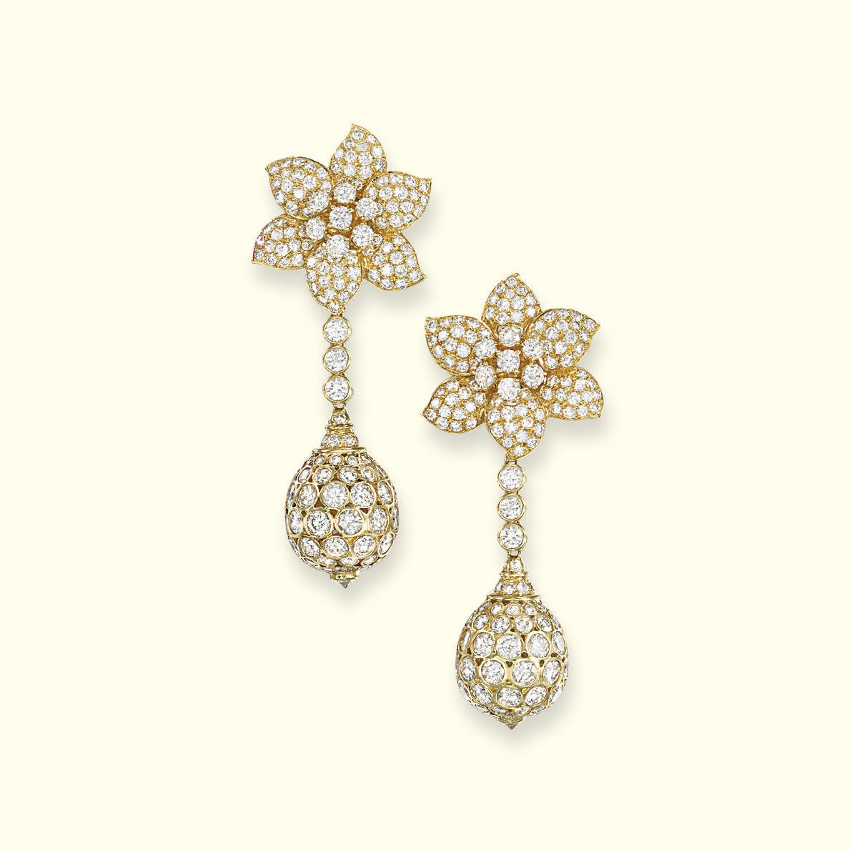 A PAIR OF DIAMOND EAR PENDANTS