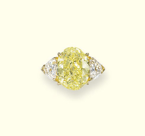 A COLOURED DIAMOND RING