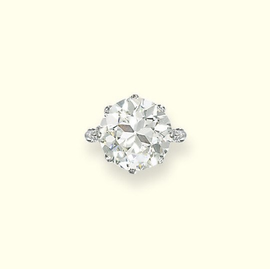 A DIAMOND SINGLE-STONE RING