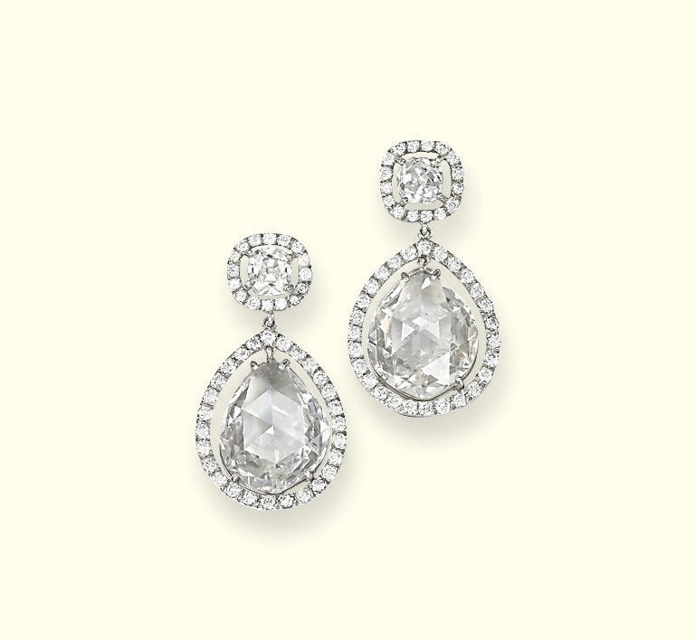 A PAIR OF DIAMOND EAR PENDANTS