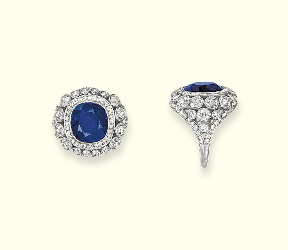 A SAPPHIRE AND DIAMOND RING