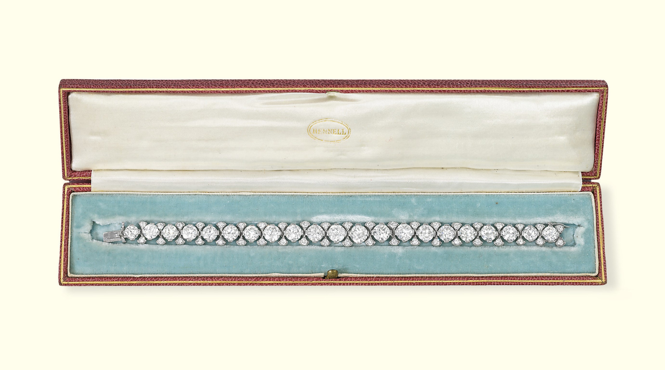 AN ART DECO DIAMOND BRACELET, BY HENNELL
