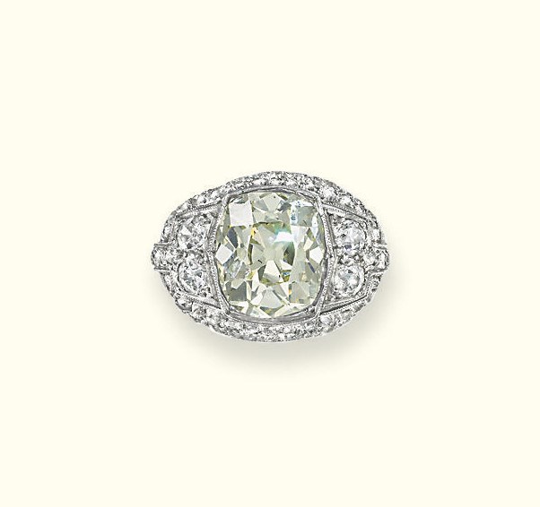 AN ART DECO DIAMOND RING