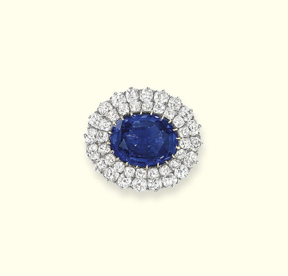 AN ANTIQUE SAPPHIRE AND DIAMOND BROOCH