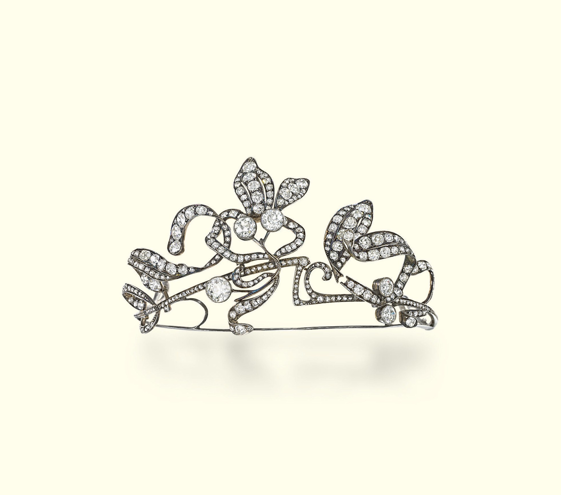 AN ATTRACTIVE ANTIQUE DIAMOND TIARA