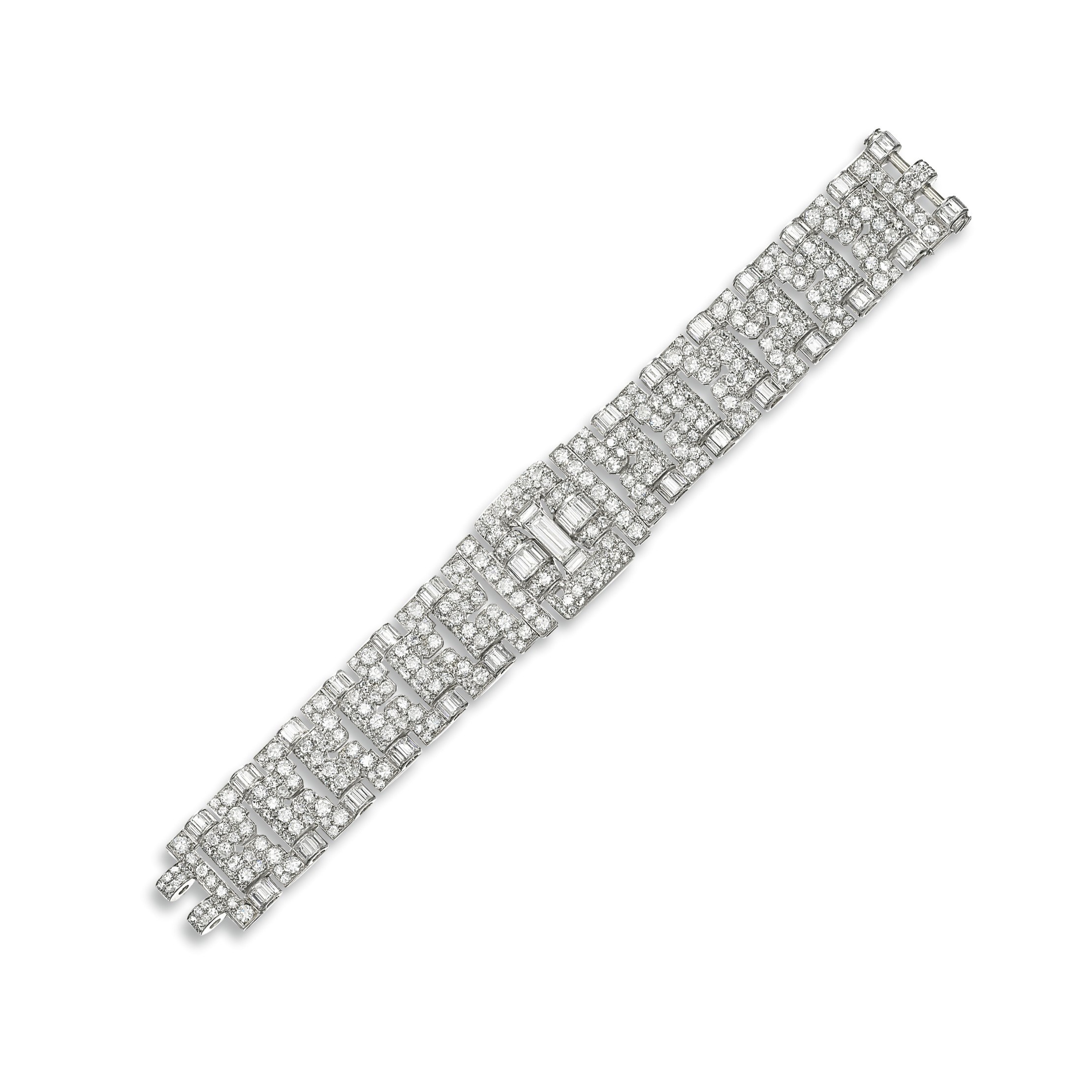 AN ART DECO DIAMOND BRACELET