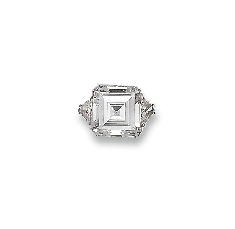 A DIAMOND SINGLE-STONE RING
