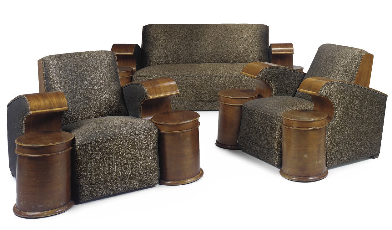 A WALNUT LOUNGE SUITE