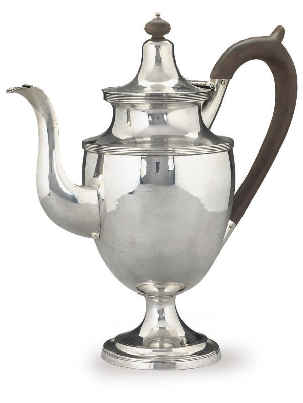 AN EARLY 19TH CENTURY SILVER COFFEE POT