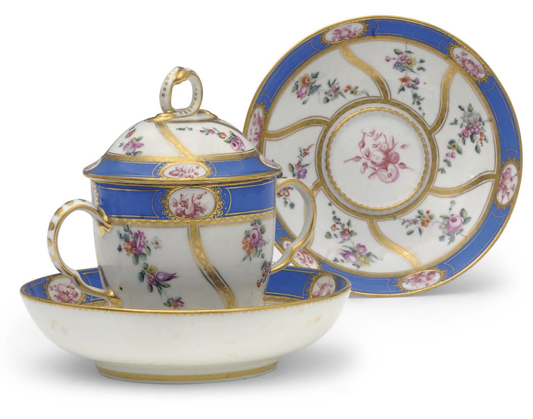 A CHELSEA-DERBY PORCELAIN TWO HANDLED-CHOCOLATE CUP, COVER AND TWO STANDS