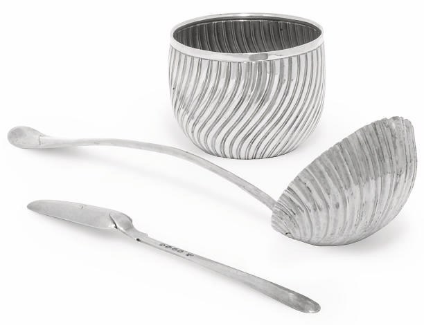 A VICTORIAN SILVER MARROW SCOOP