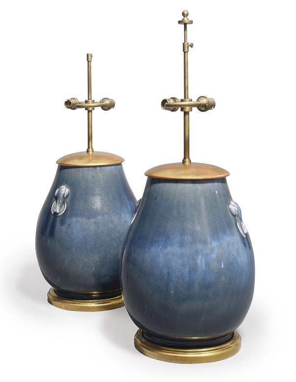 A PAIR OF CHINESE PORCELAIN TABLE LAMPS