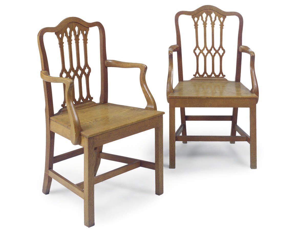 A PAIR OF ENGLISH OAK SIDE ARMCHAIRS