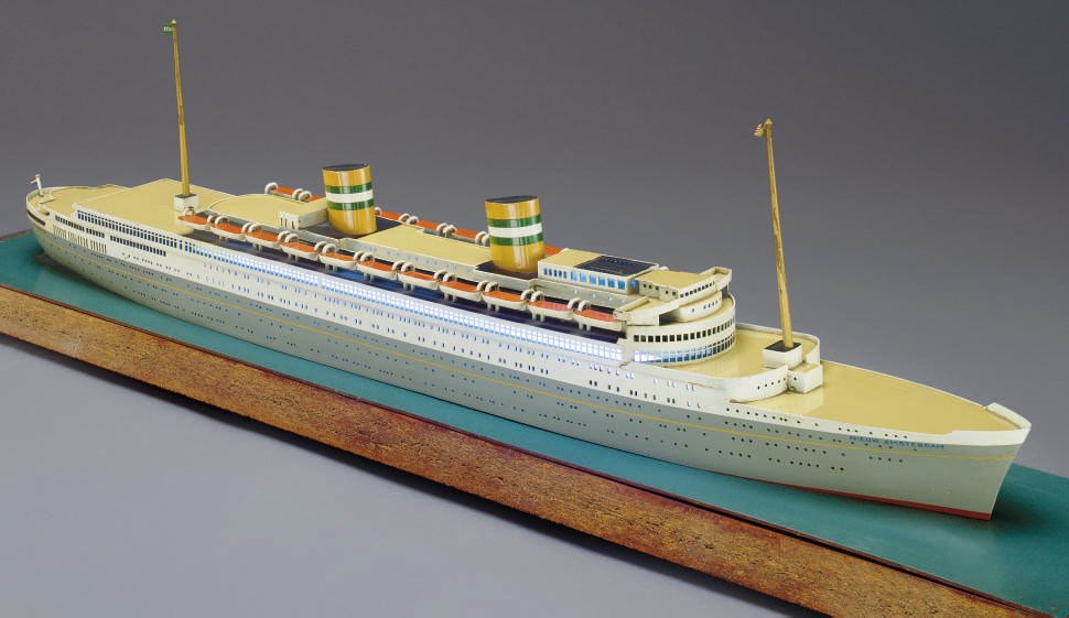 A Travel Agent's model of the S.S. NIEUW AMSTERDAM