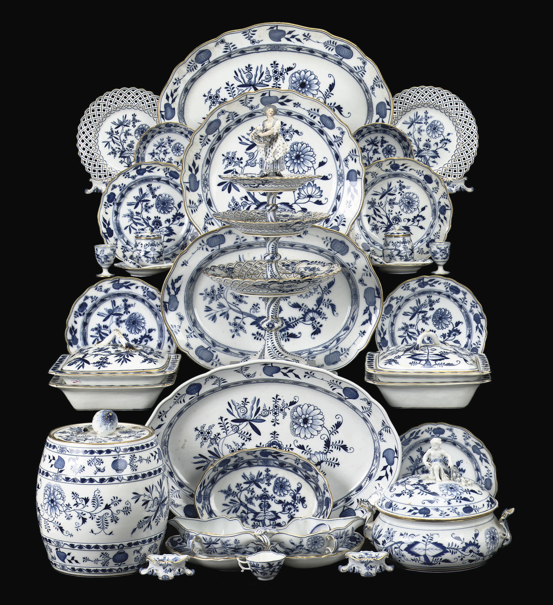 AN ASSEMBLED MEISSEN BLUE AND WHITE ZWIEBELMUSTER DINNER SERVICE