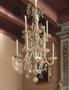 AN ITALIAN TWELVE-LIGHT CHANDELIER