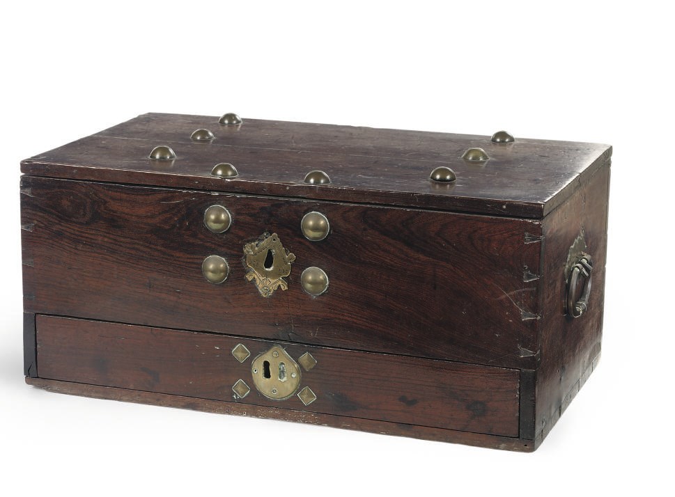 A DUTCH COLONIAL BRASS-MOUNTED COLONIAL HARDWOOD TRAVELLING CASKET