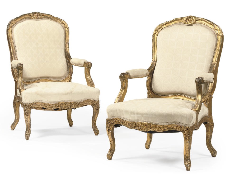 A PAIR OF GILTWOOD FAUTEUILS