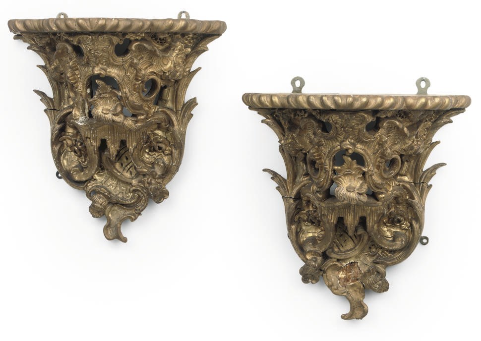 A PAIR OF DUTCH GILT GESSO CARVED WOOD WALL BRACKETS