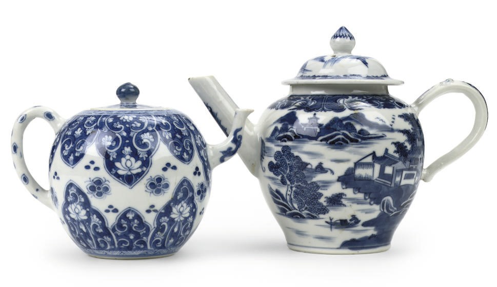 Two Chinese blue and white teapots and covers
