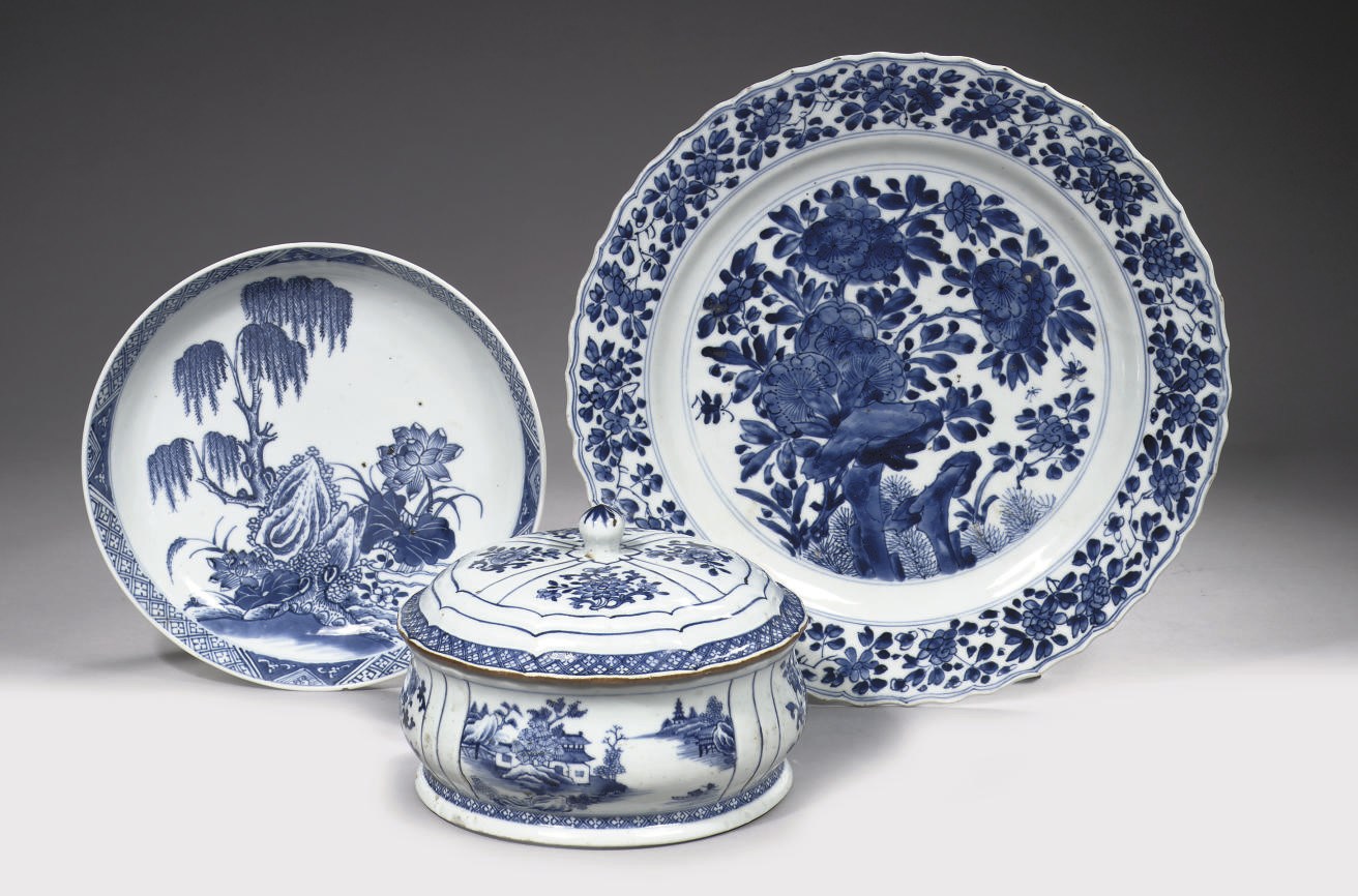 A Chinese blue and white circular tureen and cover and two dishes