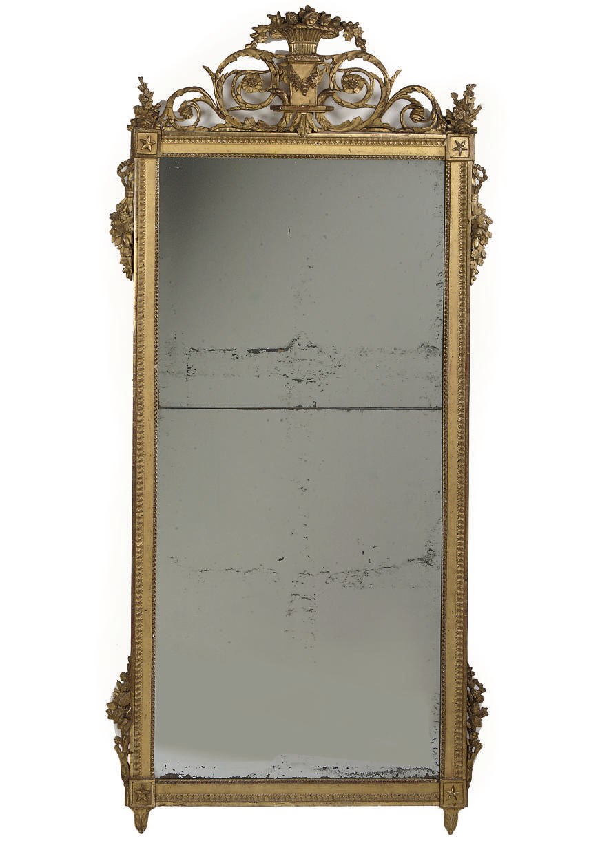 AN ITALIAN GILTWOOD MIRROR