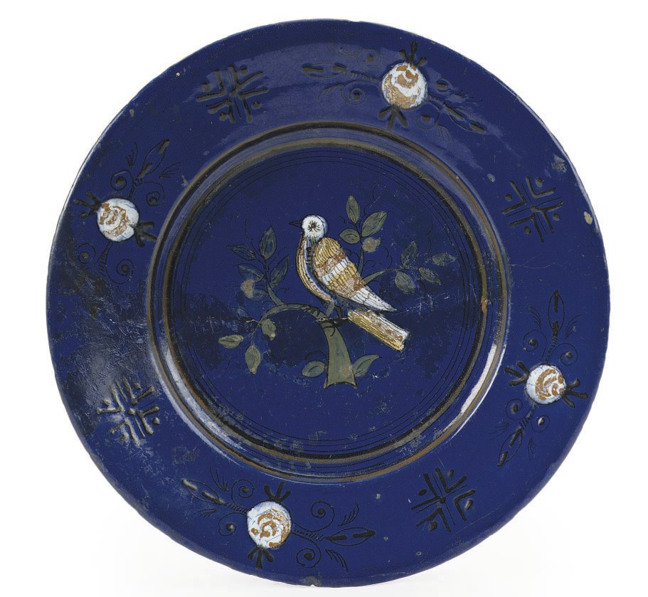 A HAARLEM BERETTINO MAIOLICA CHARGER